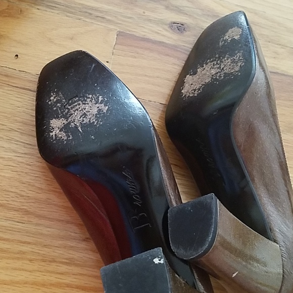 Browns pewter colored pumps - Picture 3 of 3